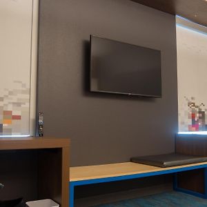 Aloft Guest room 1 King